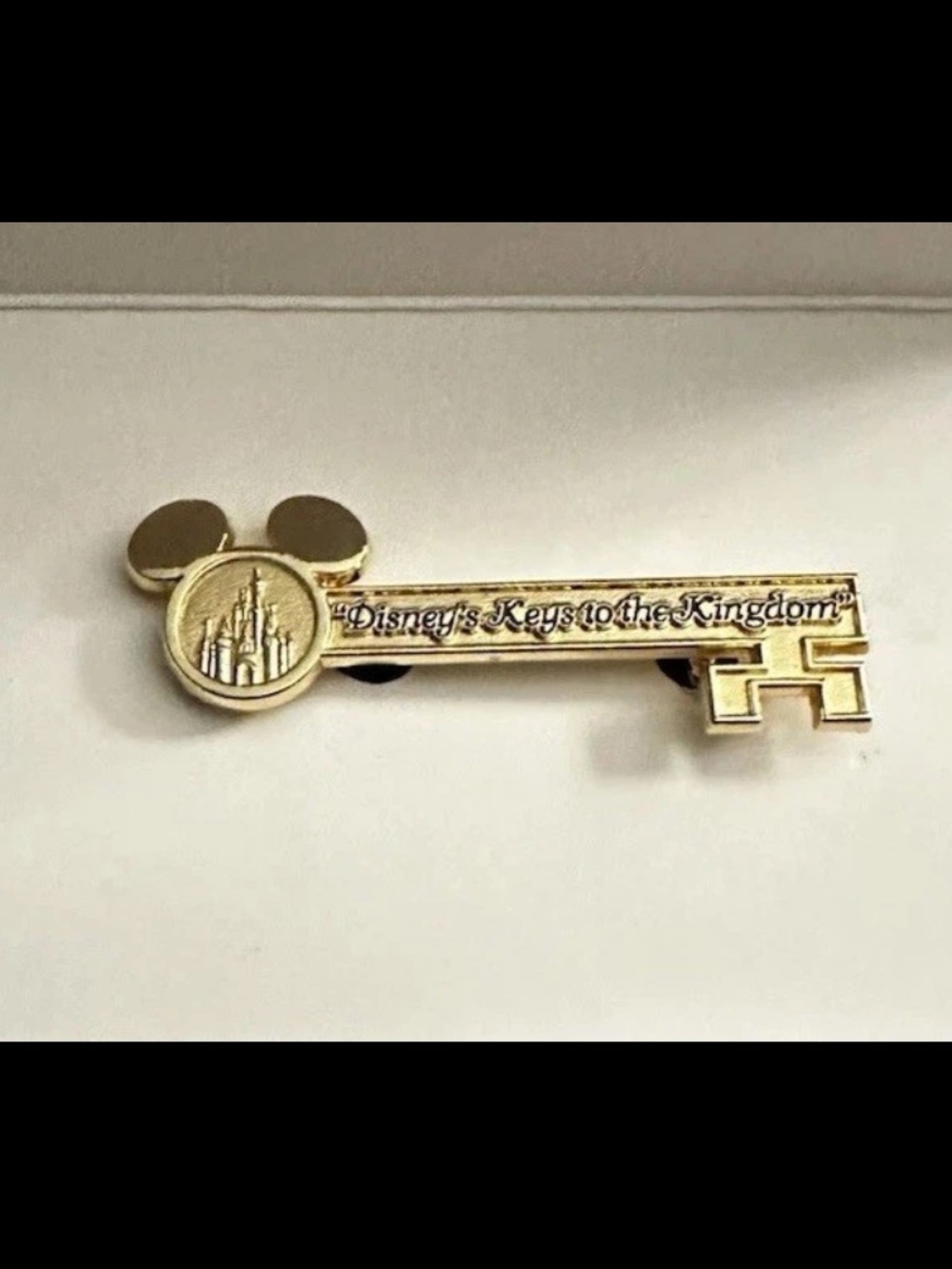 Disney Keys to the Kingdom Gold Tone Skeleton Key Pin - Magic Kingdom